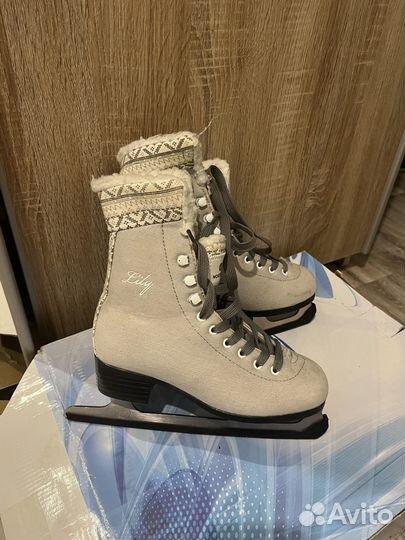 Коньки фигурные женские 36 размер