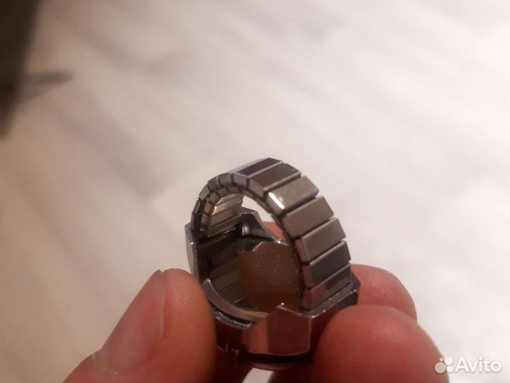 Часы перстень