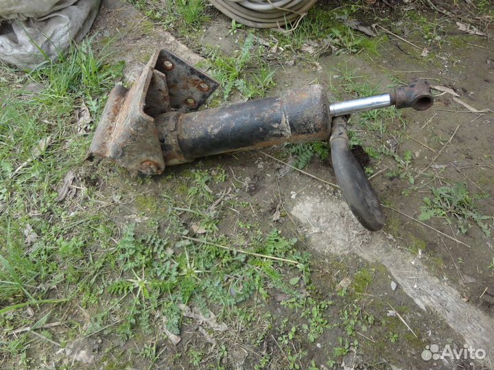 Пневмо цилиндр подъёма зап.колеса Урал 4320