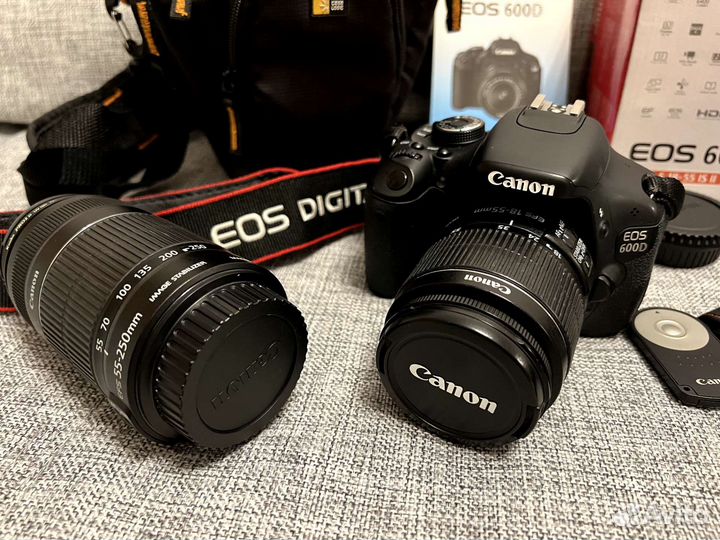Зеркальный фотоаппарат Canon 600D (комплект)