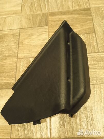 Боковая накладка передней панели Audi 200 C3