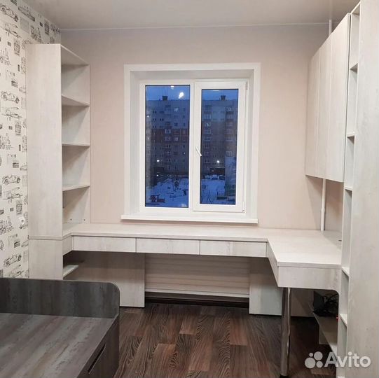 Детский письменный стол