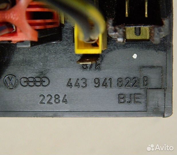 Блок предохранителей Audi 80 B3