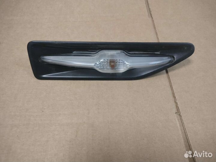 Повторитель на крыло передний правый Kia Rio седан