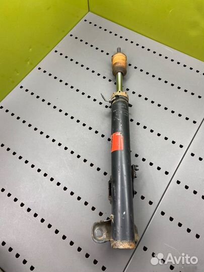 Амортизатор передний Mercedes-Benz W124 M111 2.2