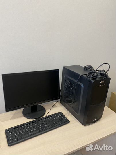 Монитор процессор и клавиатура