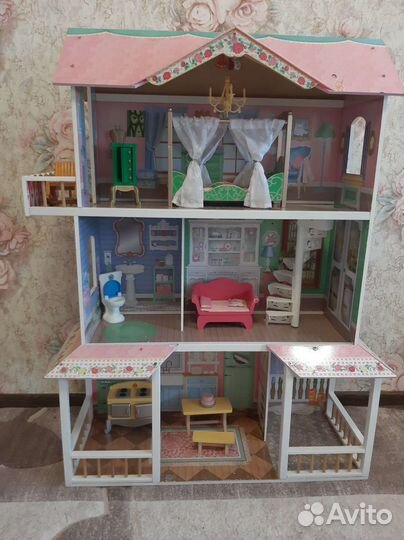 Кукольный домик с мебелью