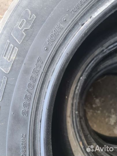 Bridgestone Dueler H/T 687 225/65 R17