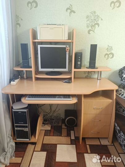 Компьютерный стол