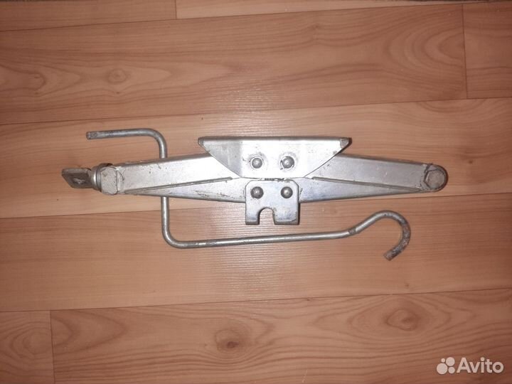 Домкрат ручной