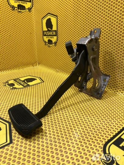 Педаль тормоза Kia Cerato TD G4FC 2011