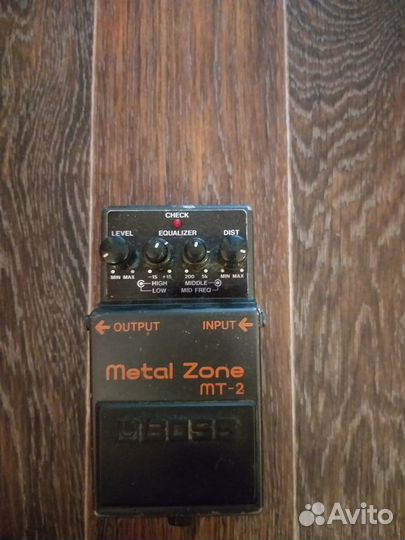 Boss metal zone MT 2