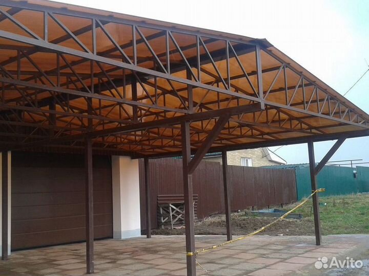 Консольный навес с монолитным поликарбонатом