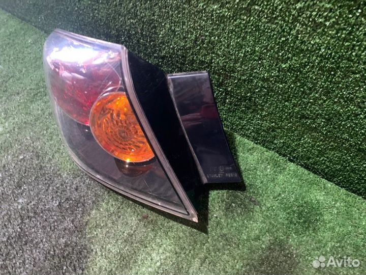 Стоп-сигнал / фонарь задний левый Mazda Axela BK5P
