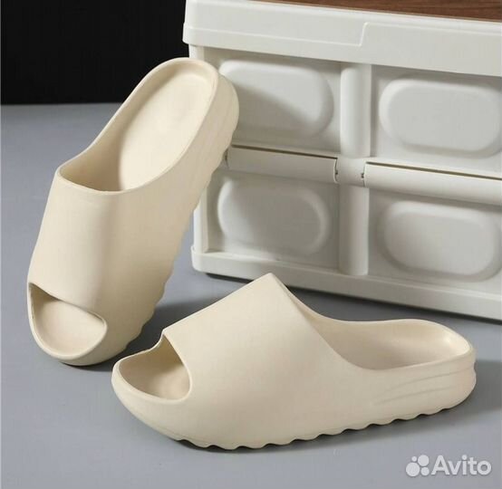 Тапочки-шлепанцы Yeezy Slide