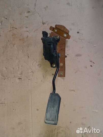 Педаль газа Nissan Almera N16