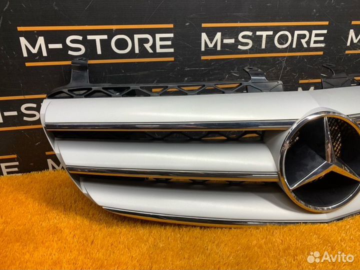 Решетка радиатора Mercedes-Benz R-Class W251