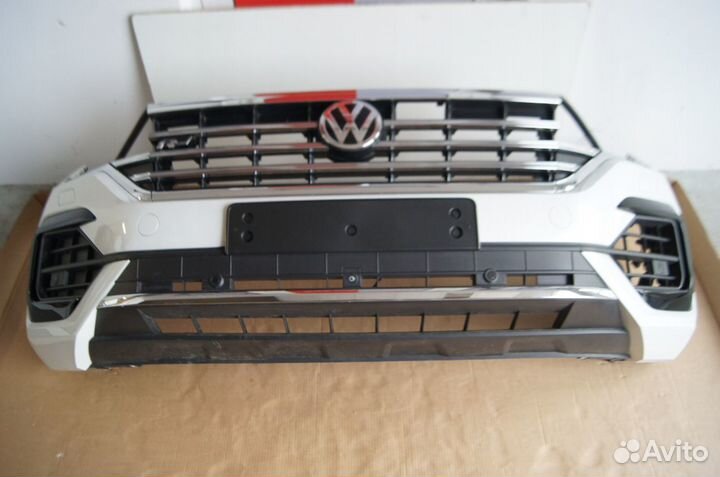 Передний бампер на Volkswagen Touareg III