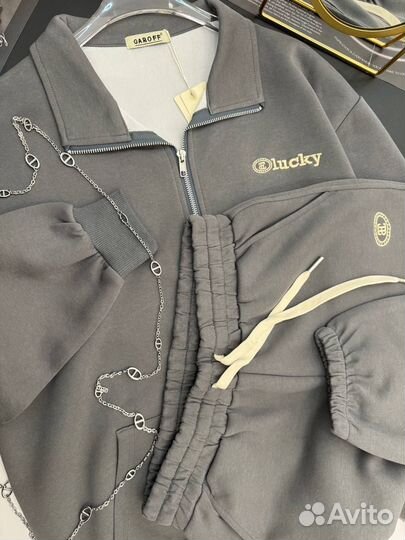 Спортивный костюм женский