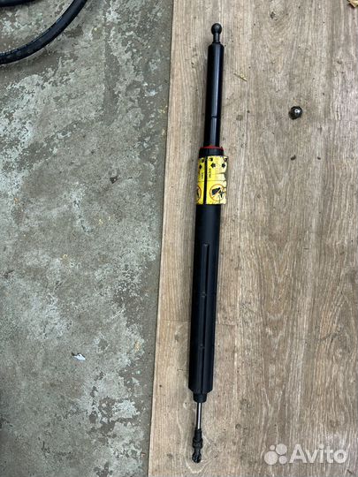 68650-0w013 упор двери prado 150