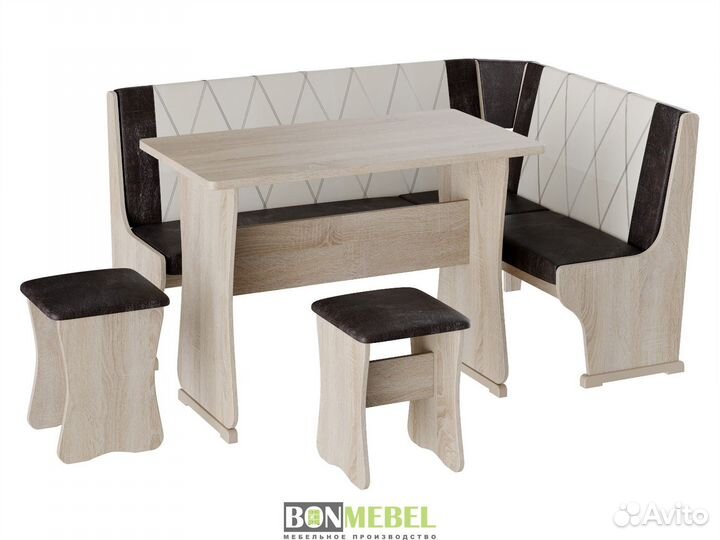 Кухонный уголок со столом и стульями