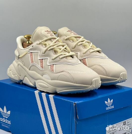 Кроссовки женские Adidas Ozweego