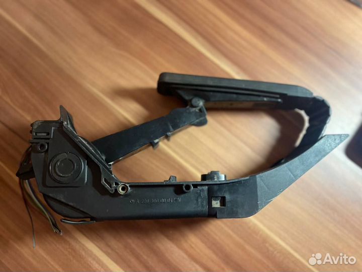 Педаль газа A2203000004 Mercedes-Benz