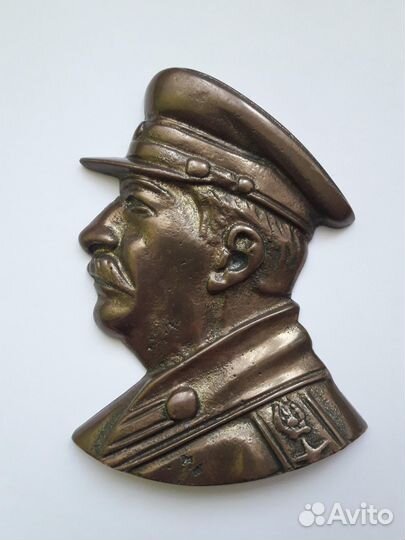 Барельеф Сталина