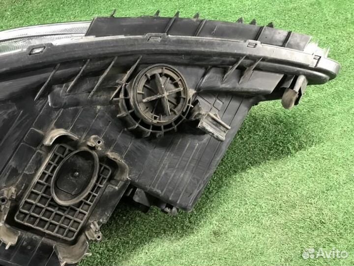 Фара правая Kia Sorento