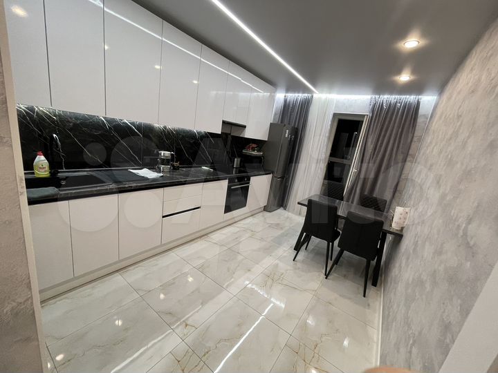 2-к. квартира, 70 м², 14/17 эт.