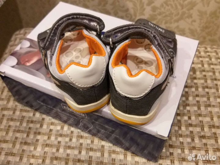 Сандалии детские для мальчиков б/у 19 размер