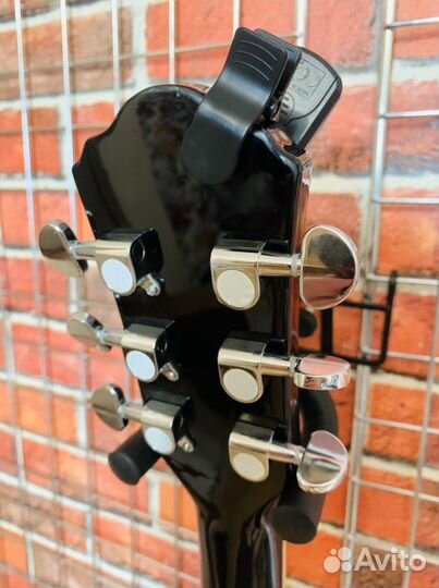 Электроакустическая гитара + аксессуар