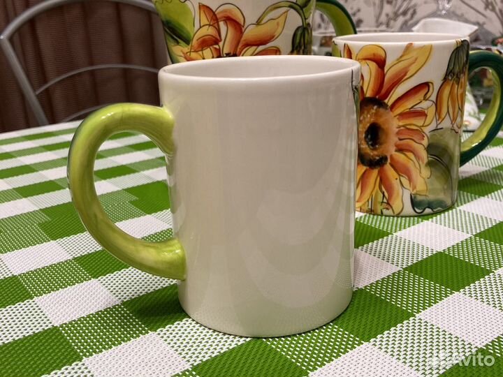 Кувшин с кружками