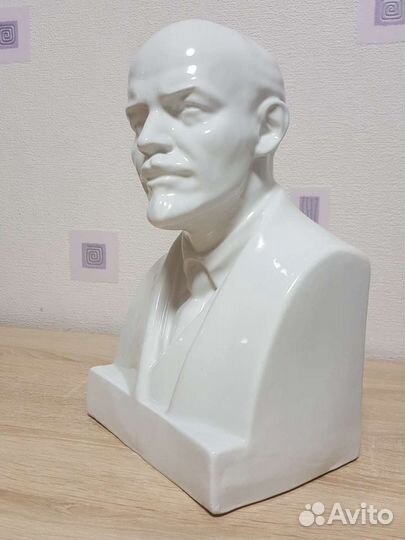 Статуэтка фаянсовая В.И.Ленин.Высота 36 см.Бюст Ле