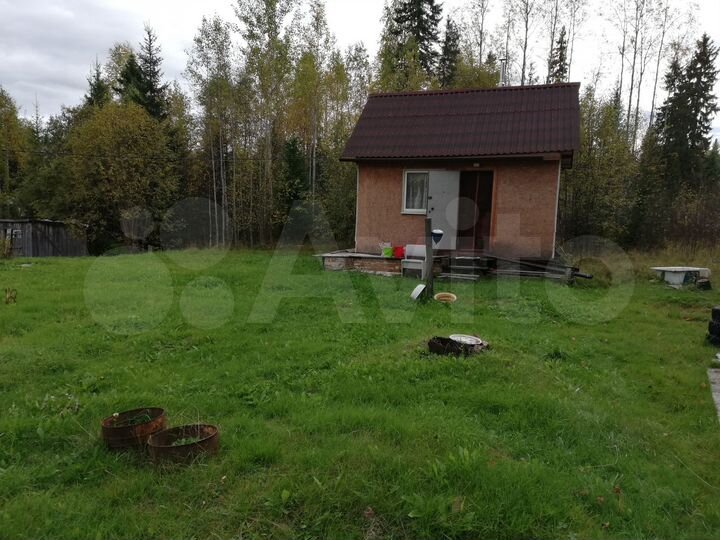 Дача 20 м² на участке 10 сот.