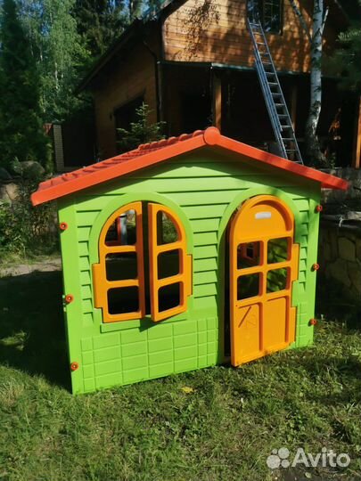 Детский игровой домик, стол, стульчики и машина