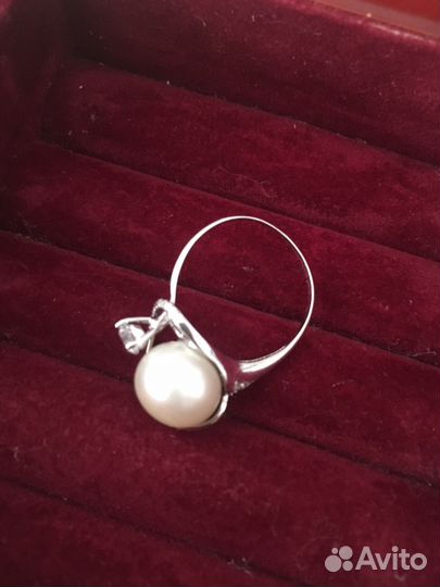 Кольцо из белого золота