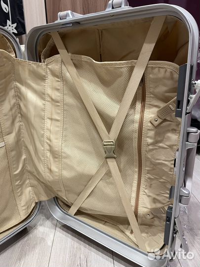 Чемодан на колесах размер s