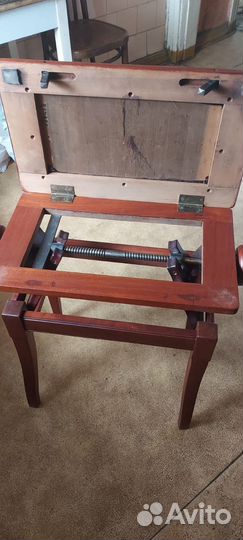 Банкетка для фортепиано