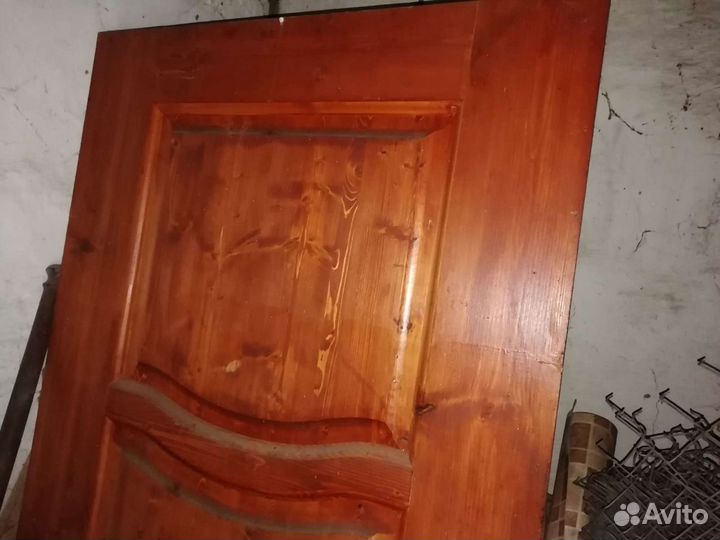 Дверь входная деревянная