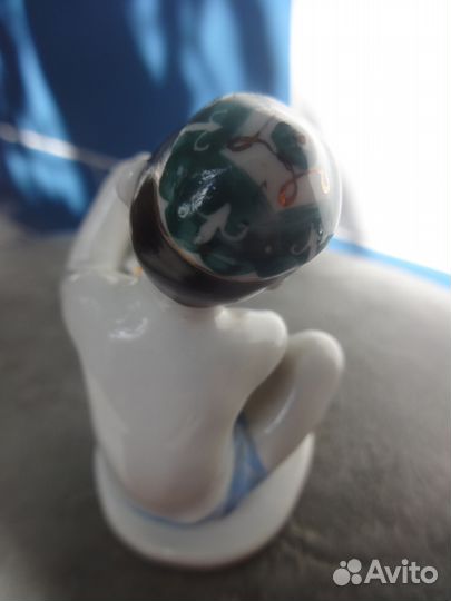 Мальчик с виноградом