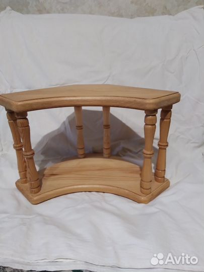 Полочка угловая,массив сосна