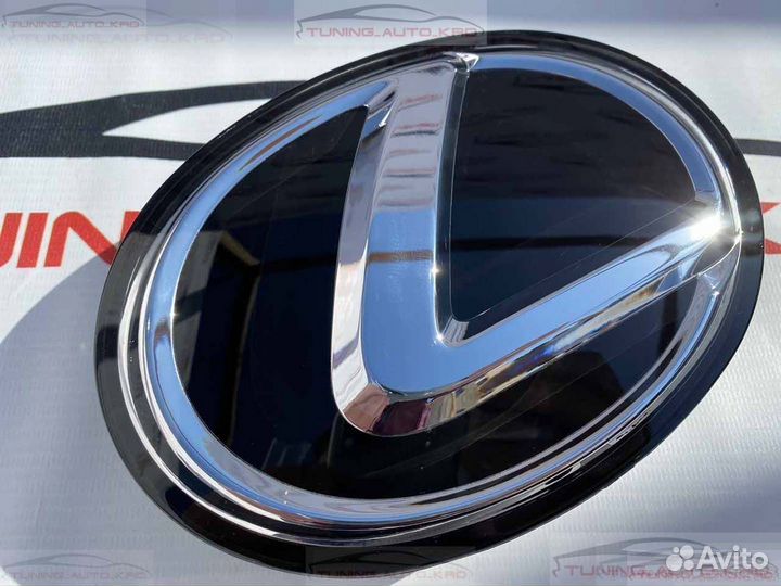 Эмблемма в решетку радиатора Lexus RX S6538