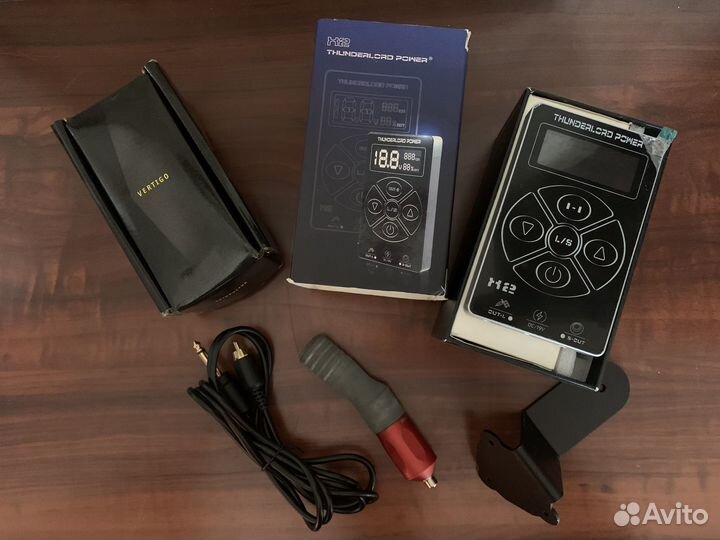 Роторная тату-машинка Skinductor и блок питания