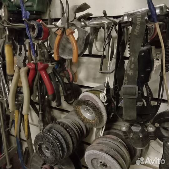 Вешалки-крючки для подсобки, дачи, гаража, сервиса