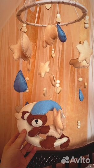 Мобиль в кроватку из фетра