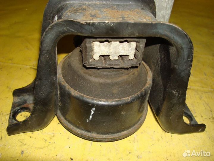 Подушка двс Nissan Sylphy TB17 (Переднее Правое)