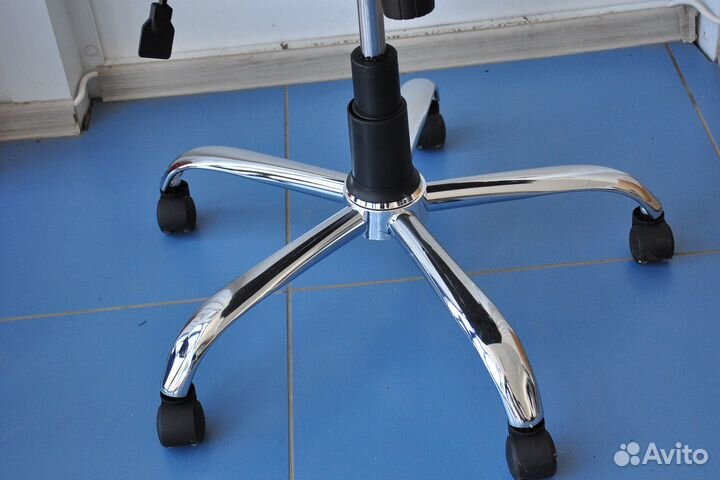 Офисное кресло 