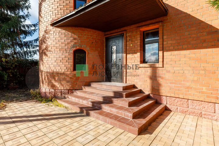 Дом 500 м² на участке 2,04 га