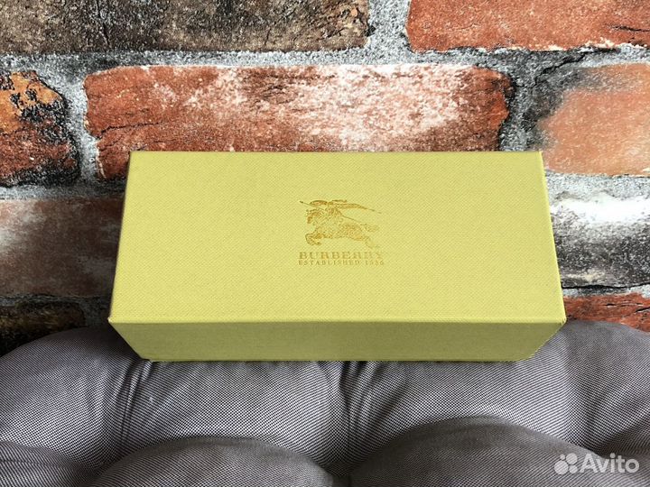 Солнцезащитные очки burberry